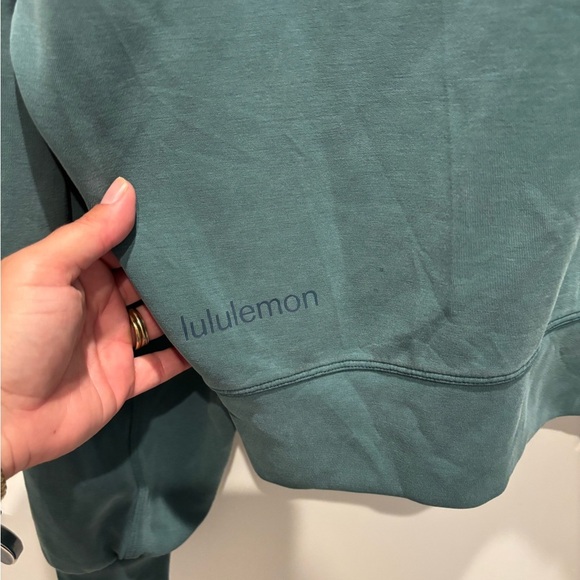 LULULEMON Softstreme Perfectly Oversized Cropped Crew - Green Jasper, Size 6 - Picture 3 of 4